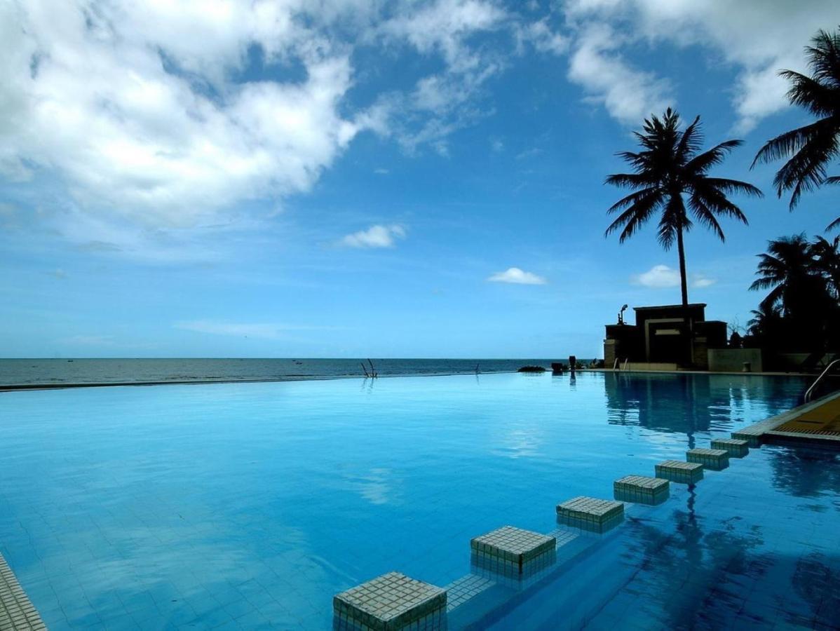 Golden Pine Beach Resort Pran Buri Extérieur photo