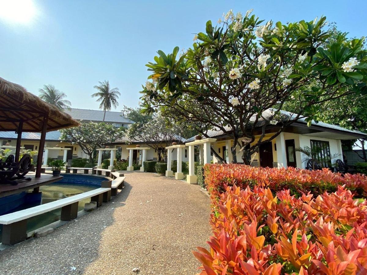 Golden Pine Beach Resort Pran Buri Extérieur photo
