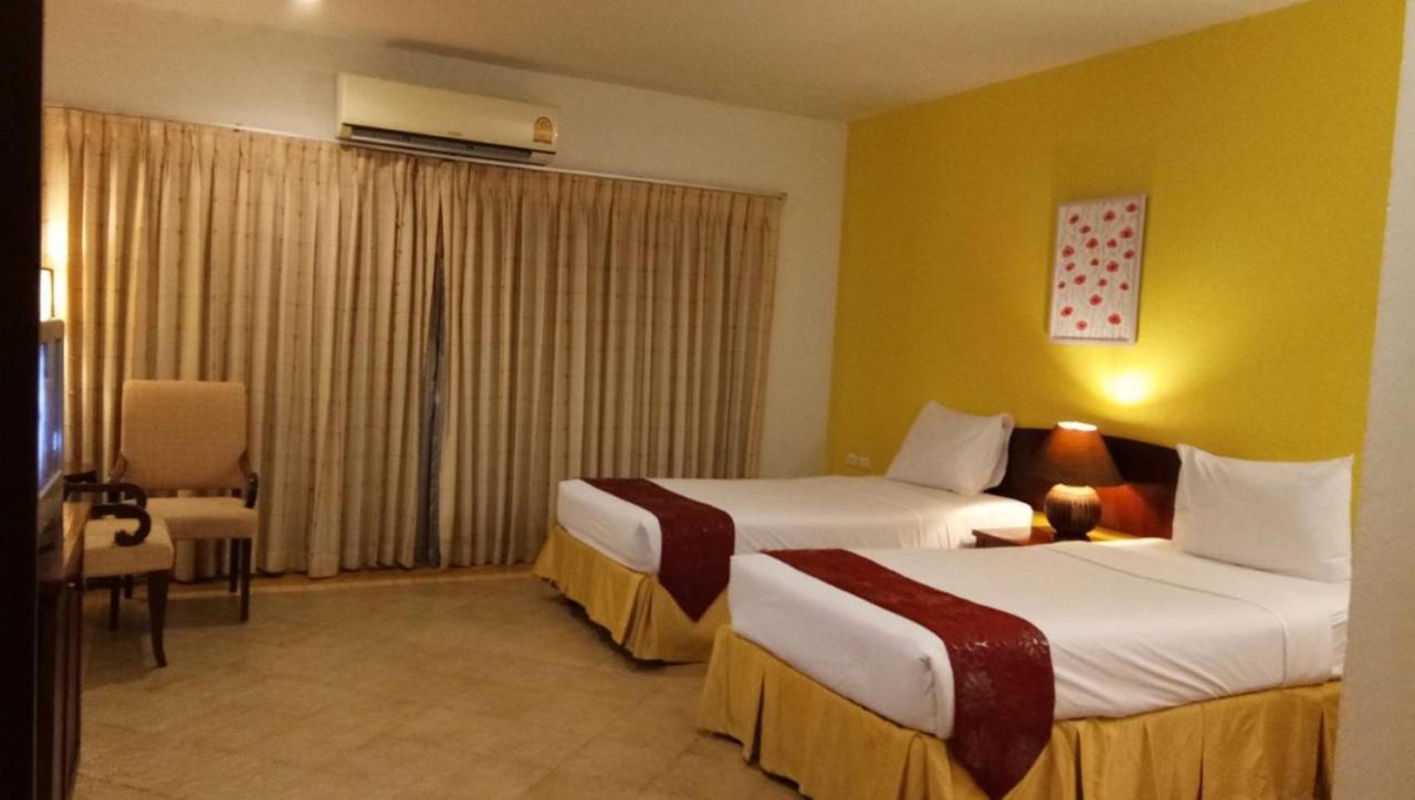 Golden Pine Beach Resort Pran Buri Extérieur photo