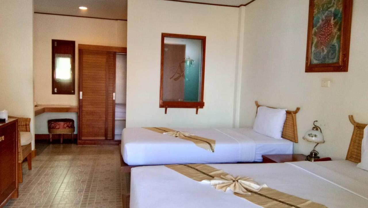 Golden Pine Beach Resort Pran Buri Extérieur photo