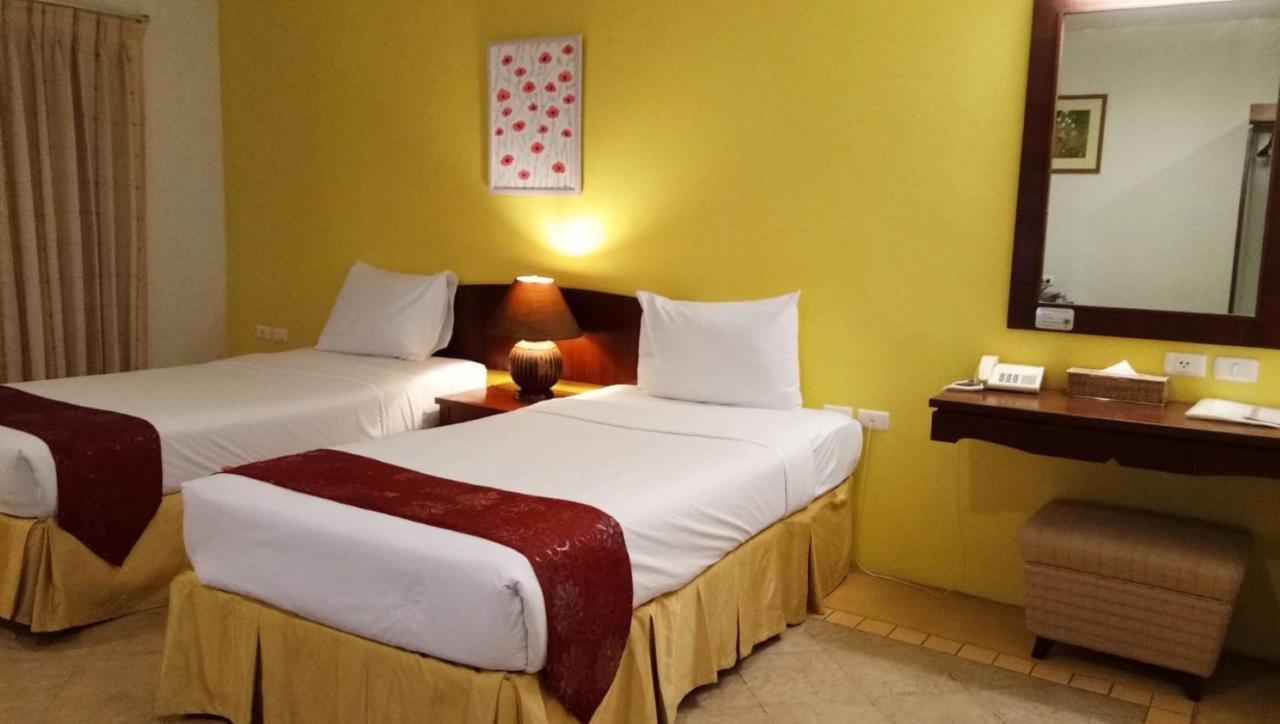 Golden Pine Beach Resort Pran Buri Extérieur photo