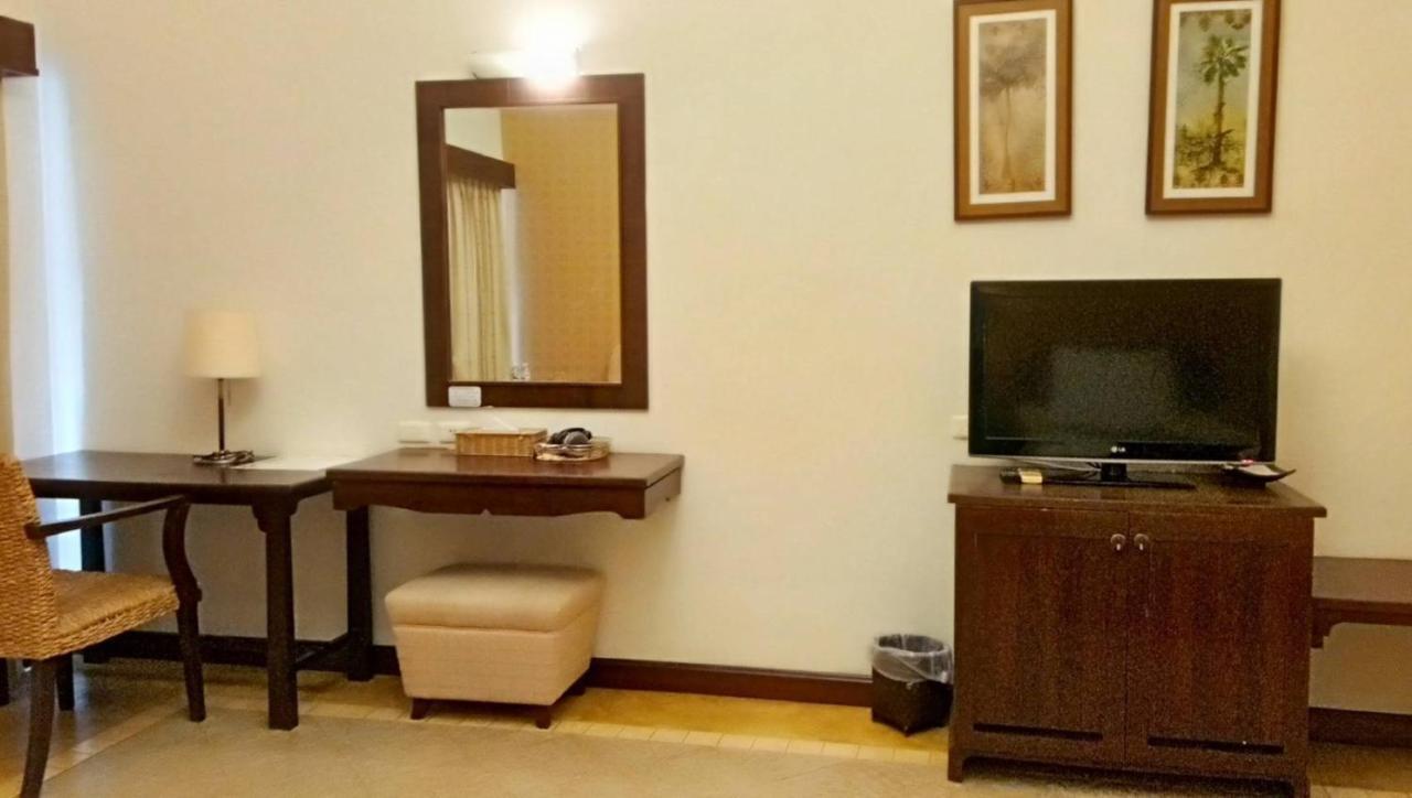 Golden Pine Beach Resort Pran Buri Extérieur photo