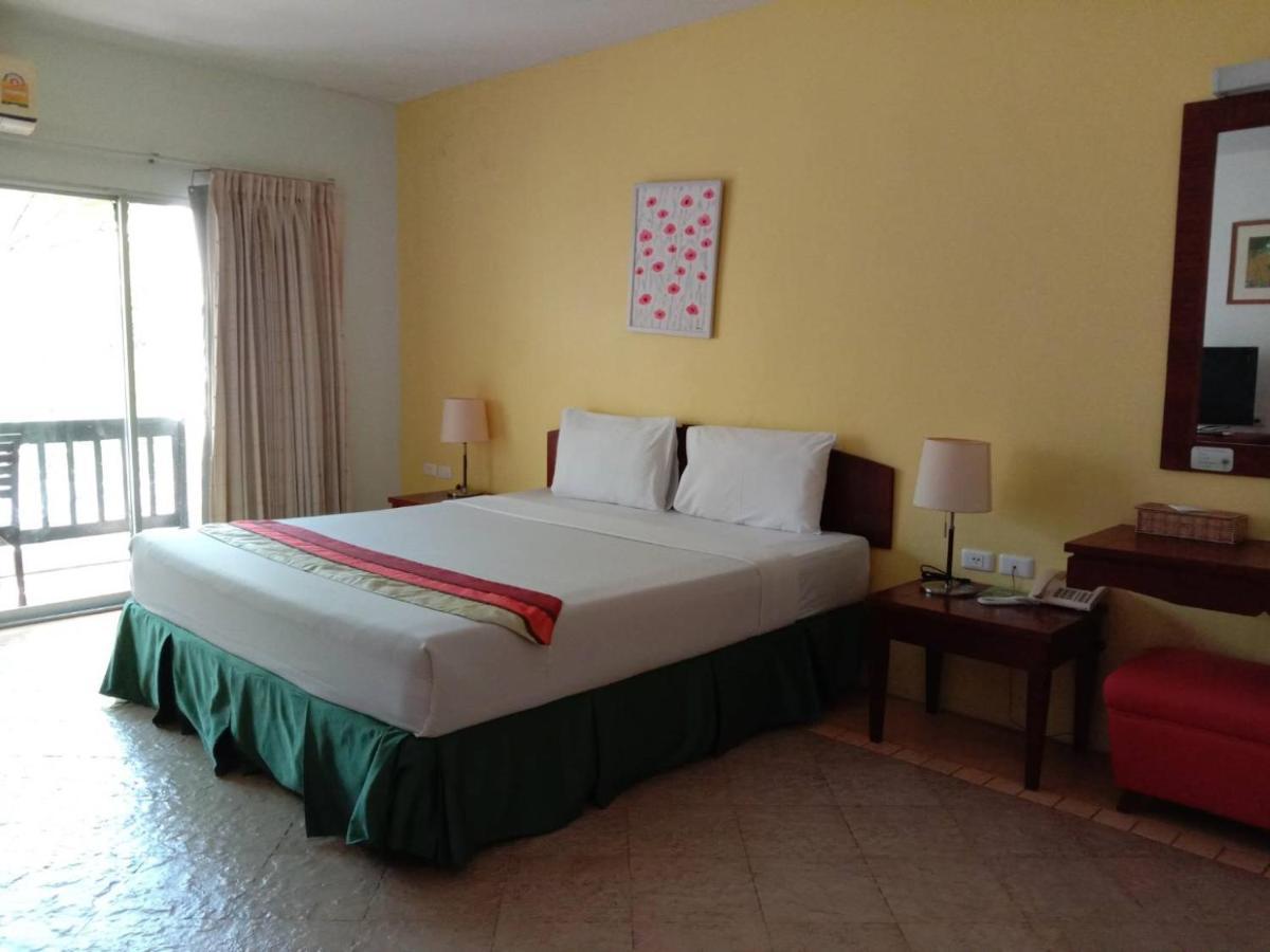 Golden Pine Beach Resort Pran Buri Extérieur photo