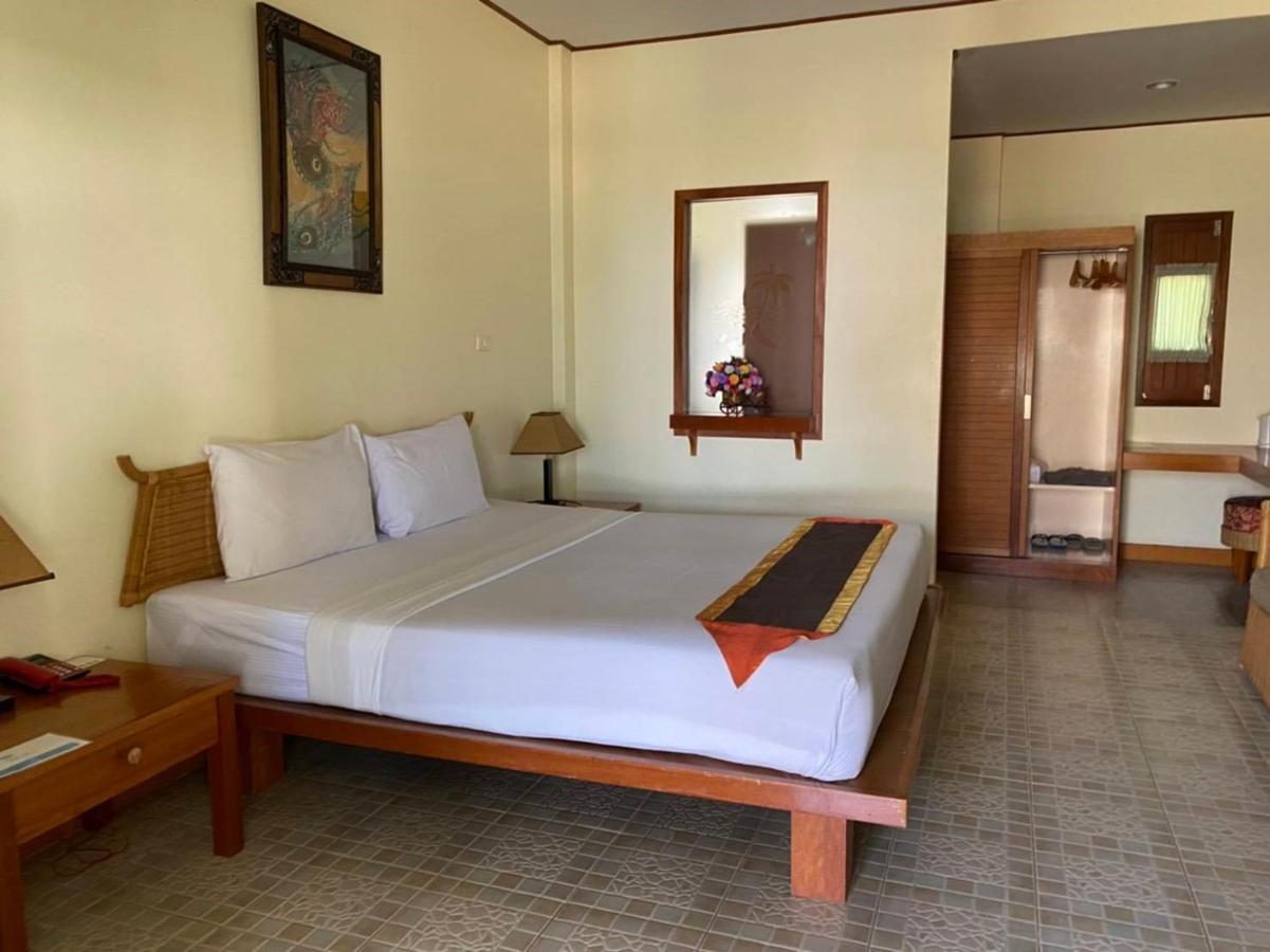 Golden Pine Beach Resort Pran Buri Extérieur photo