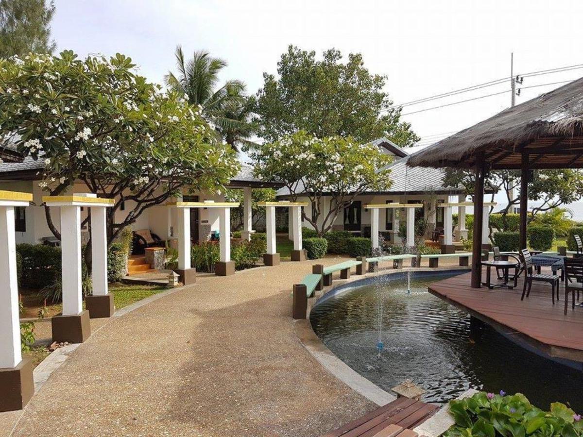 Golden Pine Beach Resort Pran Buri Extérieur photo