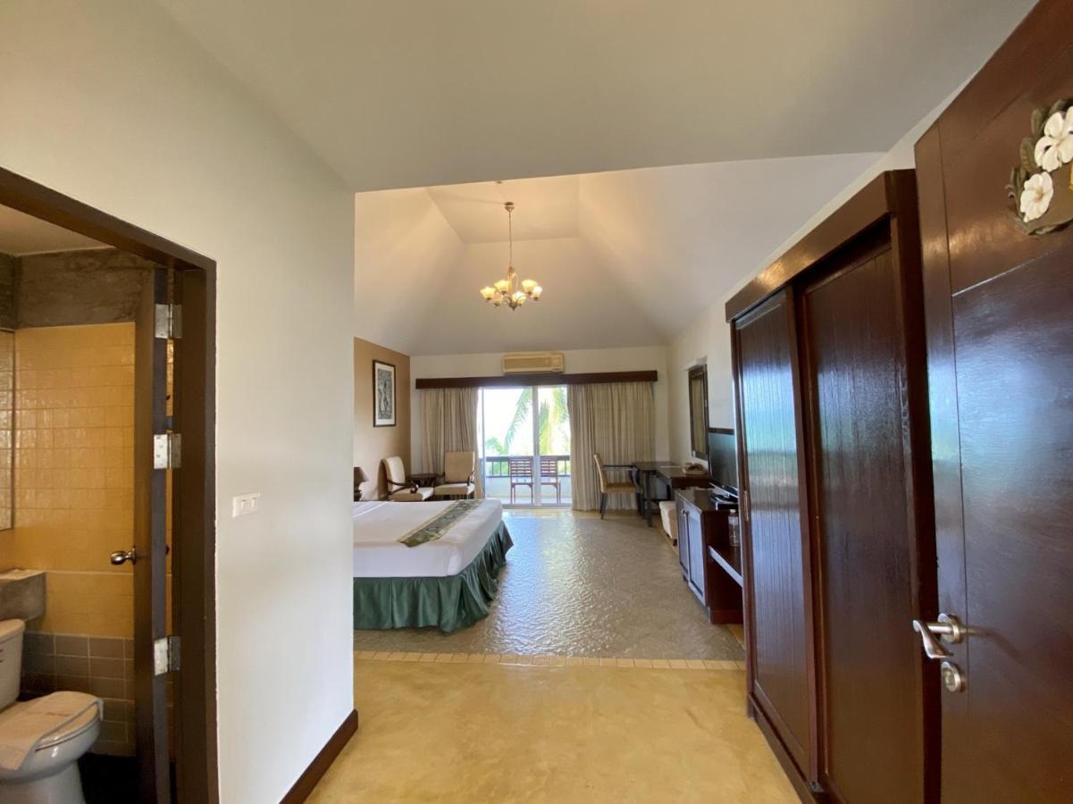 Golden Pine Beach Resort Pran Buri Extérieur photo