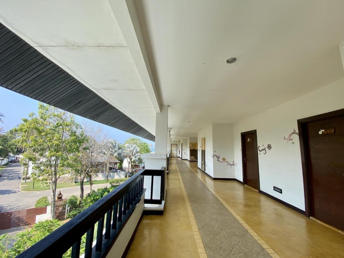Golden Pine Beach Resort Pran Buri Extérieur photo